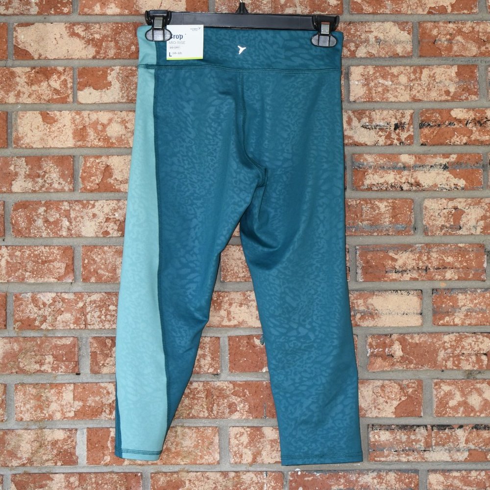Old Navy Active Mid Rise Crop Pants NWT - Picture 2 of 3